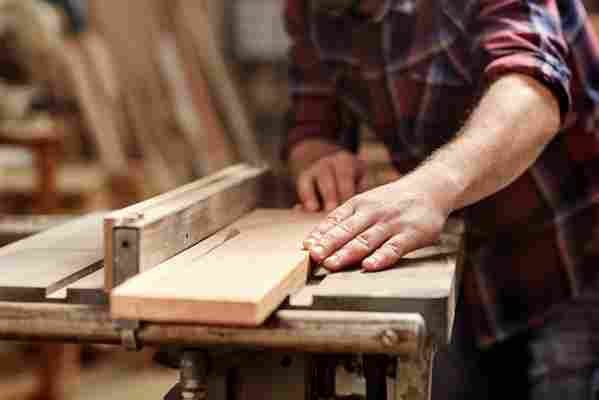 5 attrezzi per iniziare la lavorazione del legno