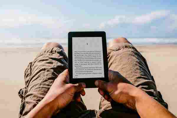 Meglio un lettore e-book o un tablet per leggere libri?
